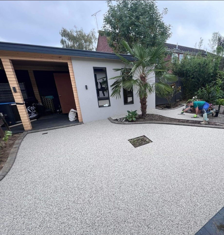 Resin Bound is a great choice if you want to renovate your driveway or yard!